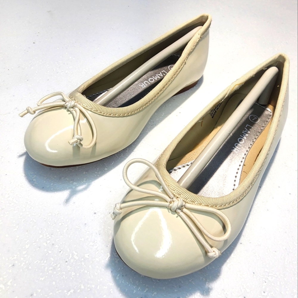 L'AMOUR Slip-On Flats w/ Bow